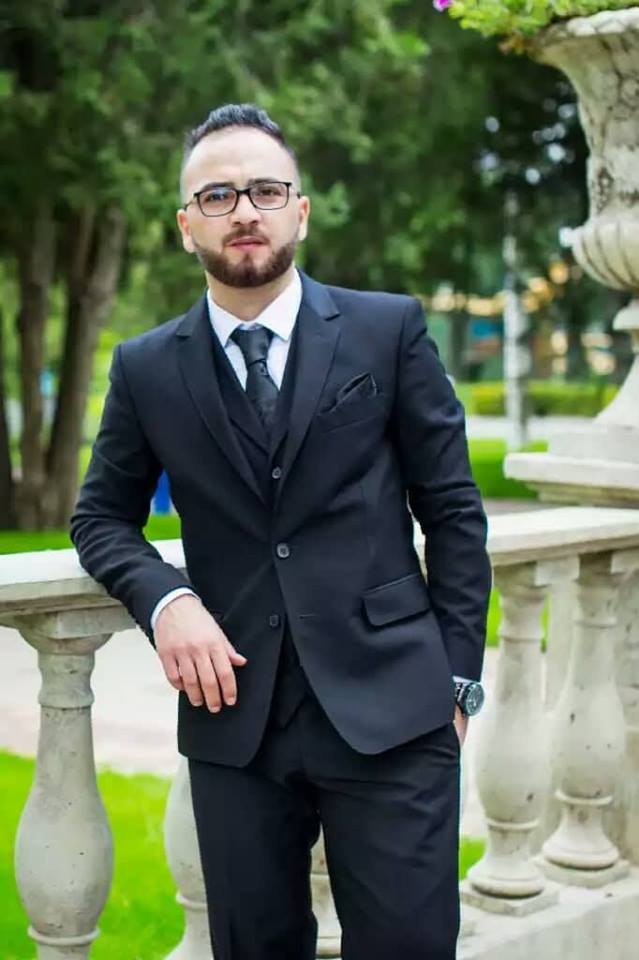 الزميل العوايدة يهنىء بتخرج الدكتور فالح