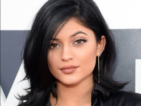 عارضة تتقاضى مليون دولار على كل