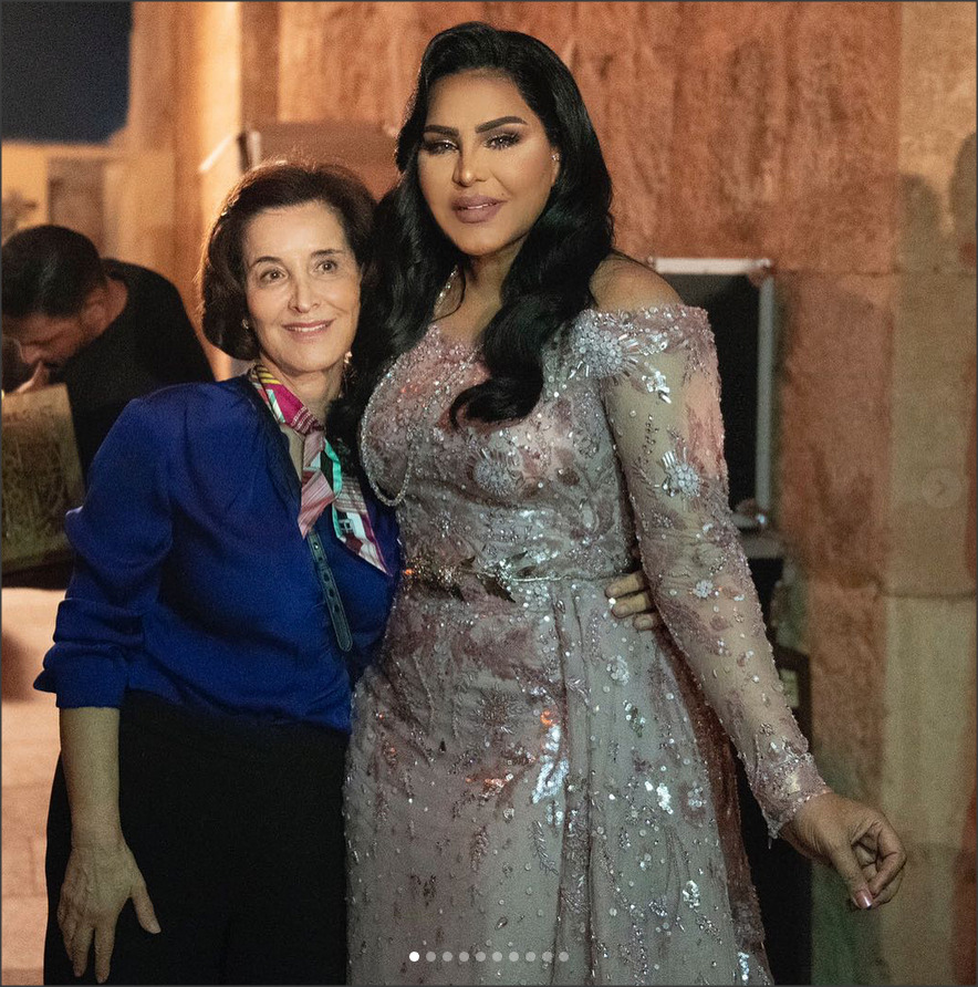 الفنانة أحلام: شرفني اكثر حضور والدة