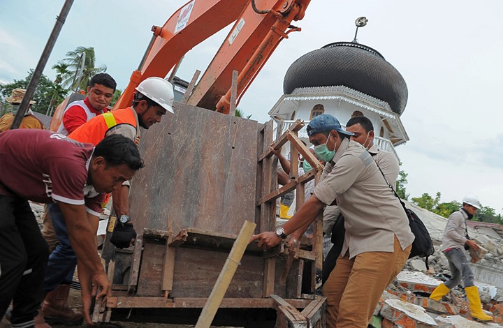 زلزال بقوة 6.4 درجة يقتل 10