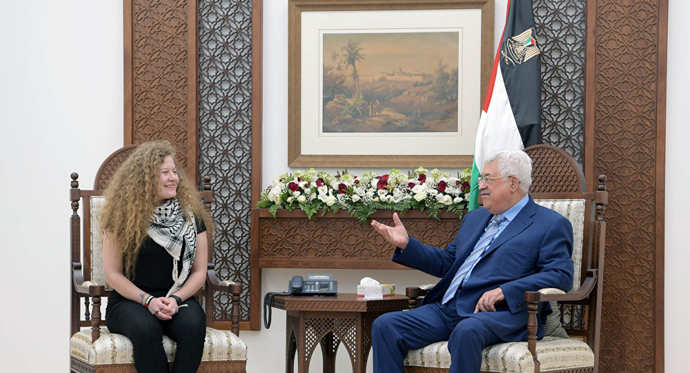 عباس خلال استقباله عهد التميمي: المقاومة