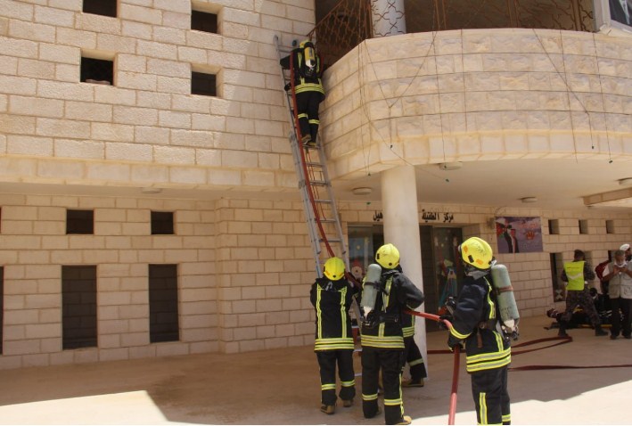 الدفاع المدني ينفذ تمرينا وهميا داخل