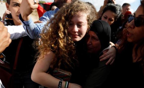 أردوغان يهنئ التميمي على صمودها