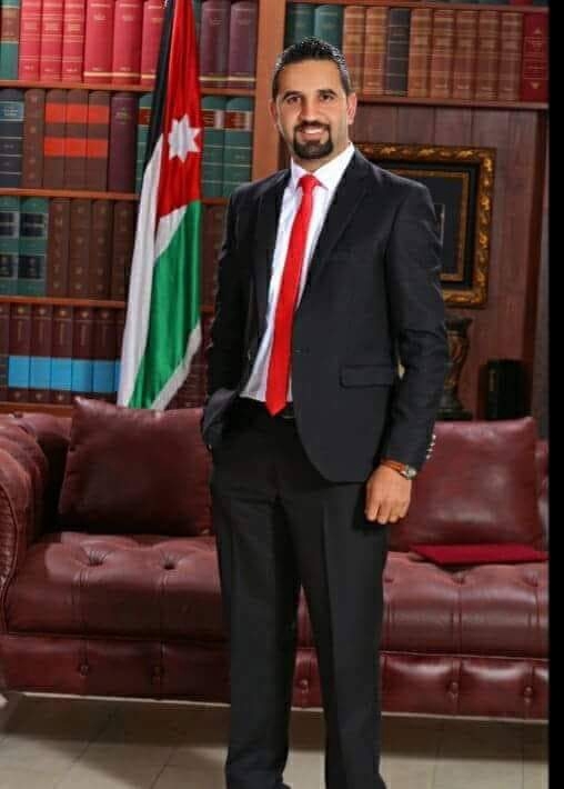 الزميل العمرو يهنئ بتخرج المهندس عبد