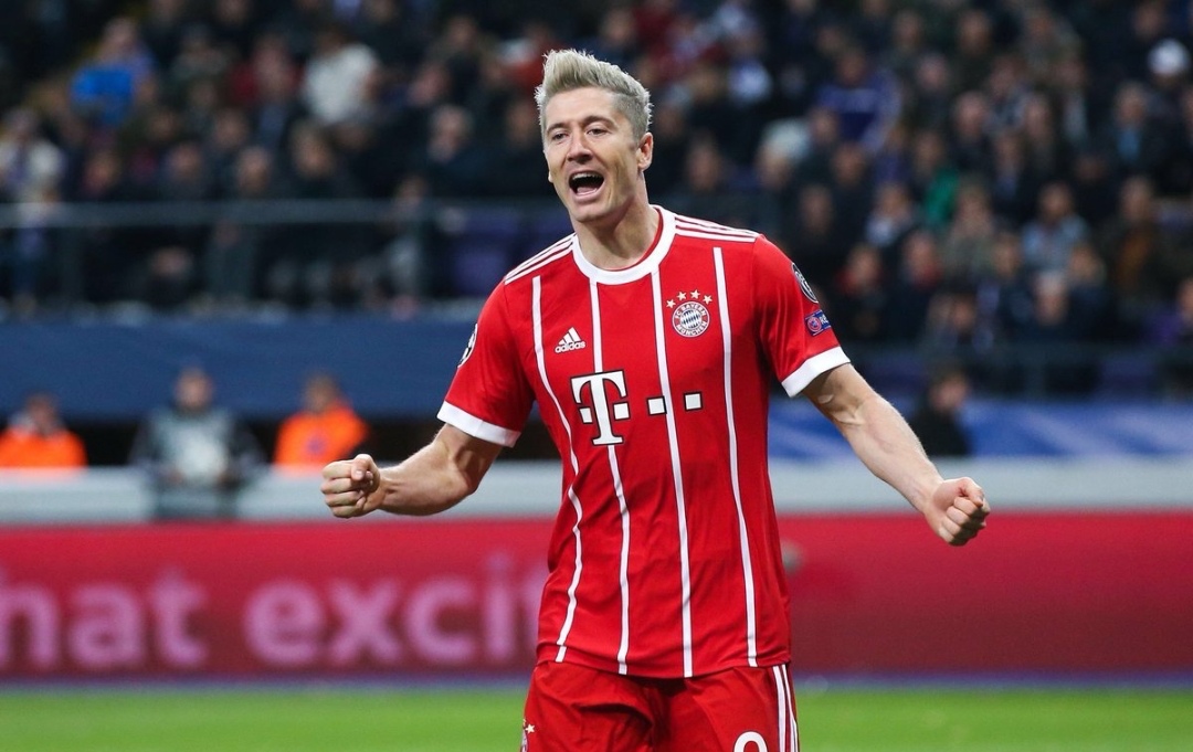 ليفاندوفسكي يضغط على إدارة بايرن ميونيخ