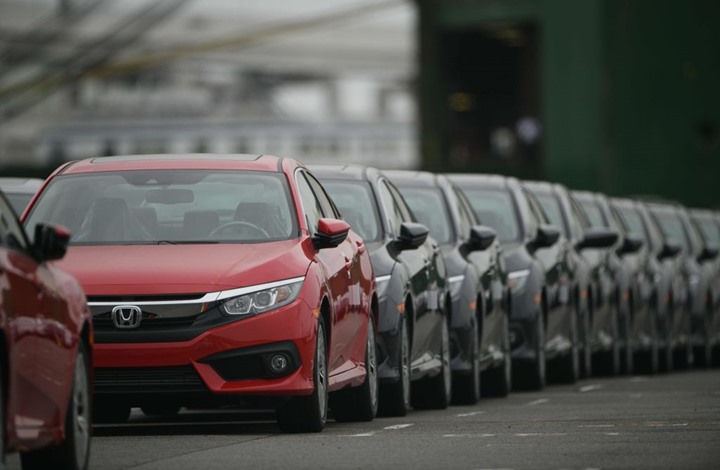 الدول المنتجة للسيارات تبحث تهديدات حرب