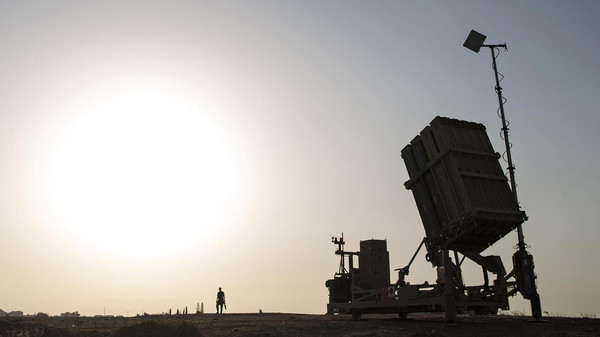 القبة الحديدية تعترض 3 صواريخ فوق