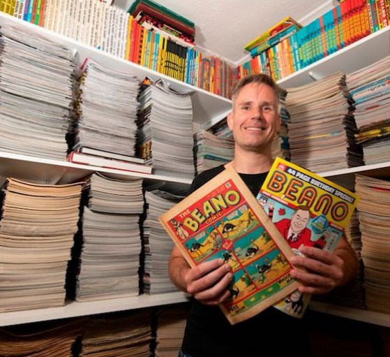 يحتفظ بجميع أعداد مجلّته المفضلة منذ