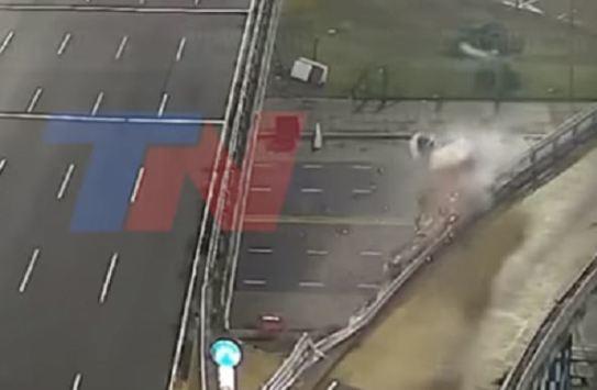 حادث مروع لسيارة تسير بسرعة 170