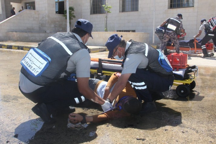 الدفاع المدني ينفذ تمرينا وهميا داخل