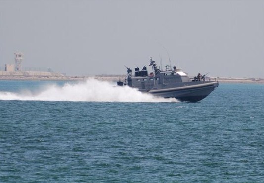 زورق حربي اسرائيلي يخرق المياه الاقليمية