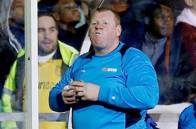 أشهر 10 لاعبين تناولوا الطعام أثناء