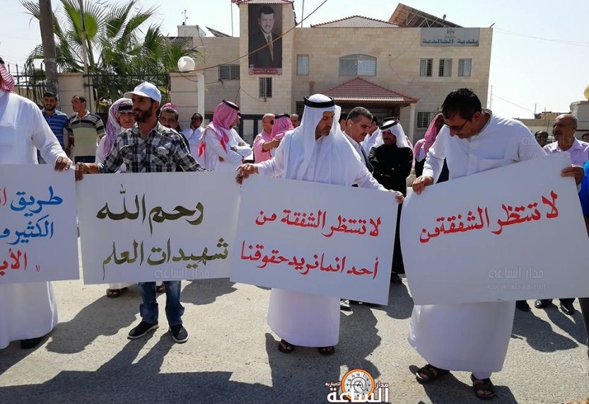 أهالي الخالدية يعتصمون للمطالبة بصيانة طريق