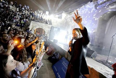 المغني البريطاني أوديل: وقعت في حب