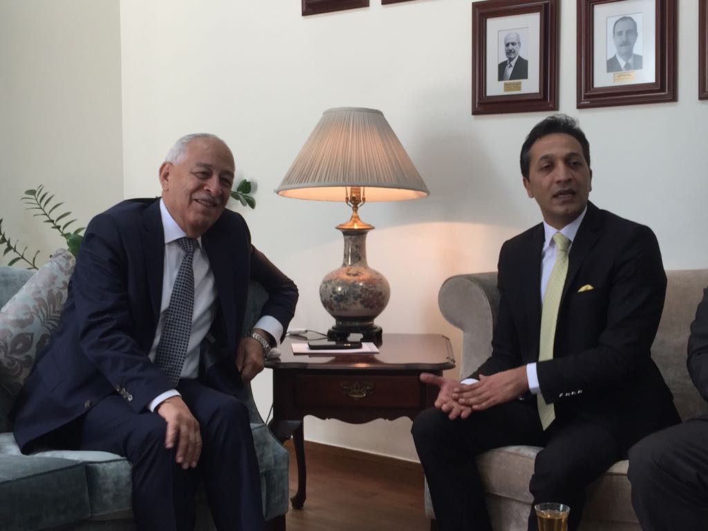 النعيمات يستعرض دور مجالس المحافظات في