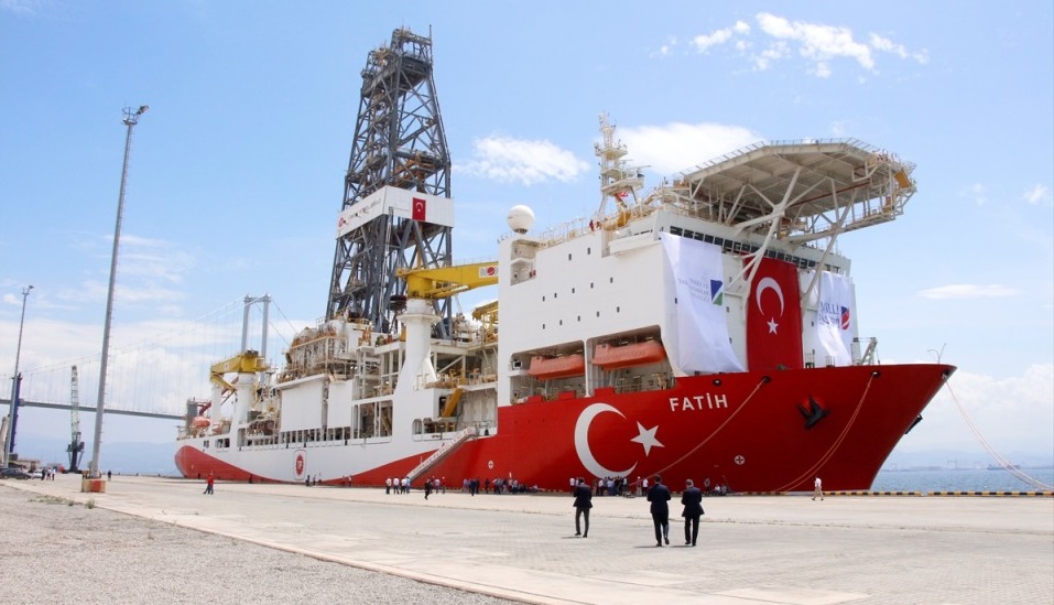 أردوغان يزاحم مصر بسفينة ثانية في