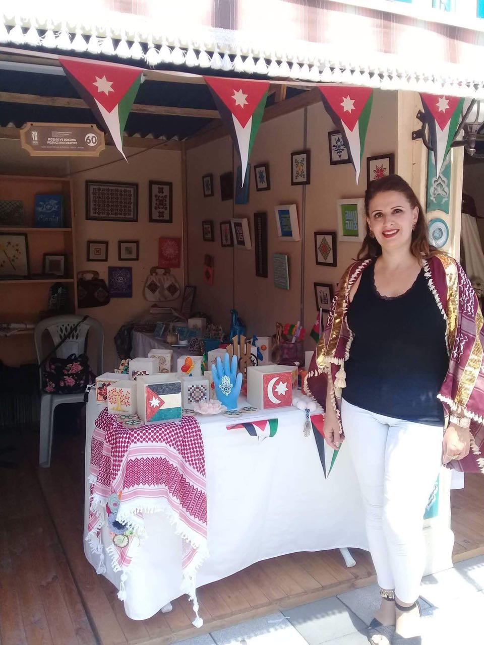 الأردنية داليا بطشون تشارك في معرض