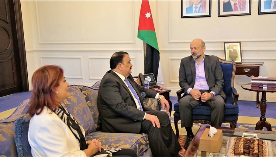 الرزاز يستقبل وزير الدفاع العراقي (صور)