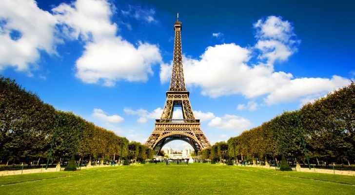 حاجز زجاجي لحماية برج إيفل من