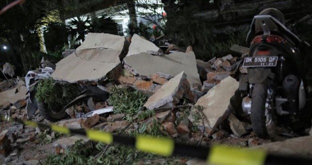 فيديو يرصد لحظة وقوع زلزال إندونيسيا