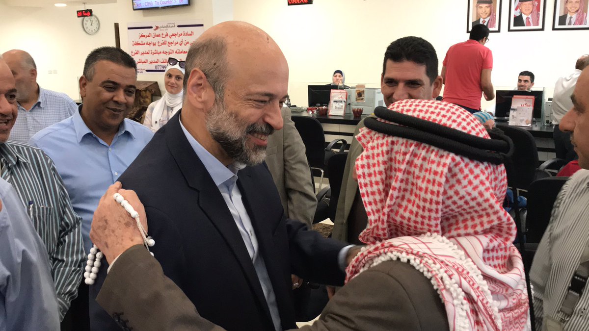 الرزّاز يتفقد ادارة التقاعد في الضمان