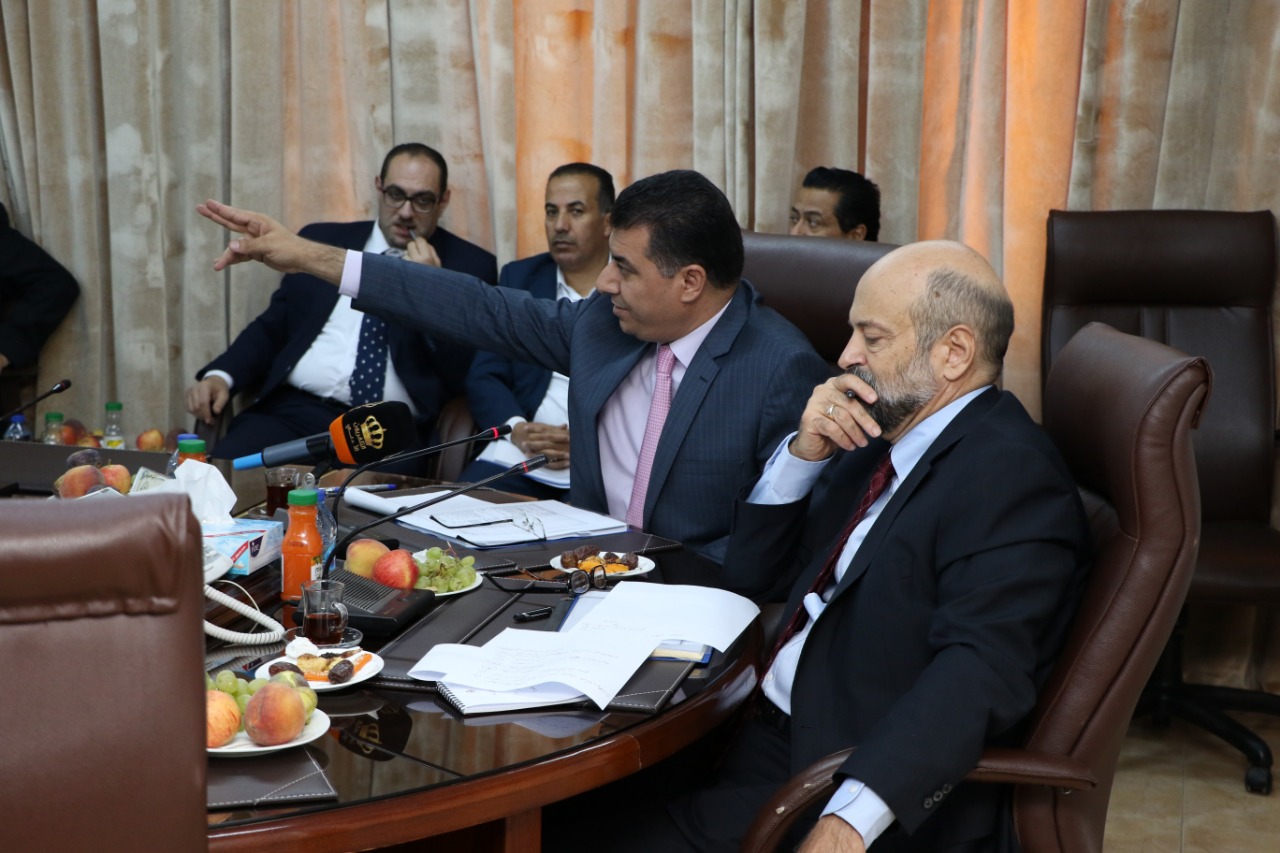 الرزاز يطلب مقترحات لحلول لقضايا وتحديات