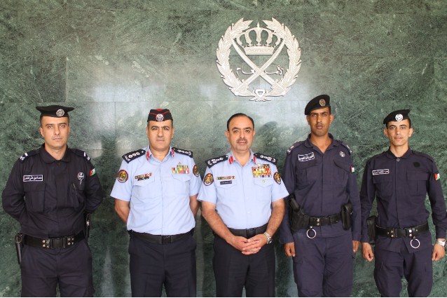 رقيب سير يلقي القبض على سارق