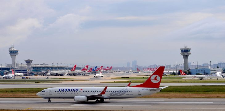 بالفيديو.. طائرة مغربية تصطدم بأخرى تركية