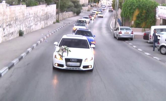 ركاب باص (فاردة) يعتدون على رجال