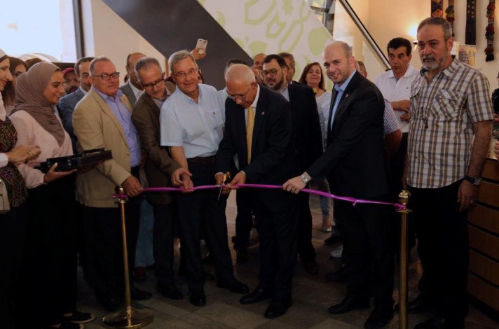 «الزعبي» يفتتح معرض «فلسطين رؤى معمارية