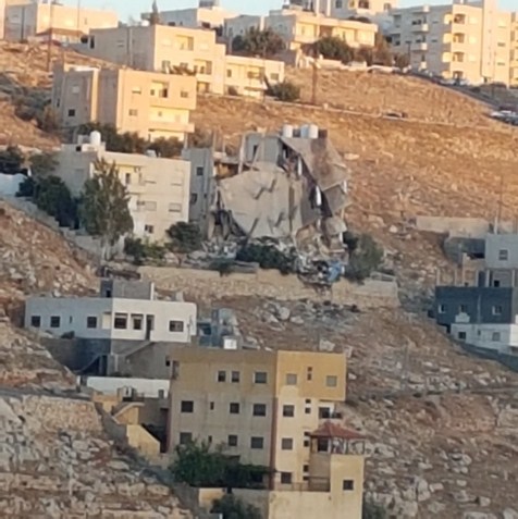 أصوات انفجارات قوية في السلط