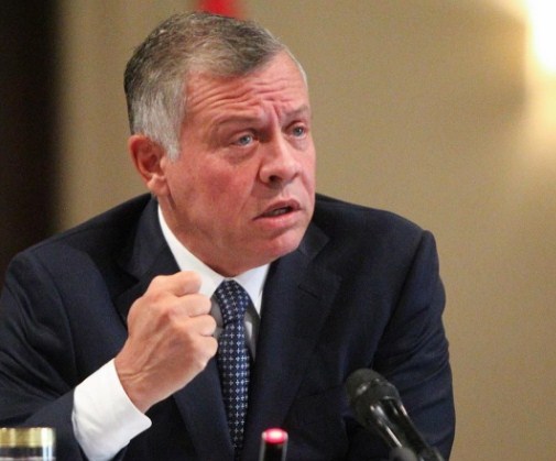 الملك: سنحاسب كل من سولت له