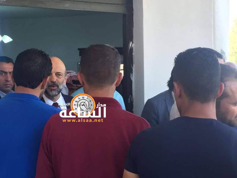 الرزاز في بيت عزاء الشهيد القواقزة