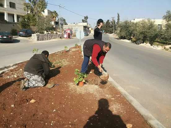 شباب العبابيد يزرعون الشوارع في عيرا
