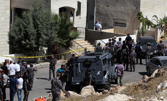 شاهد عيان يتحدث عن تفاصيل مداهمة