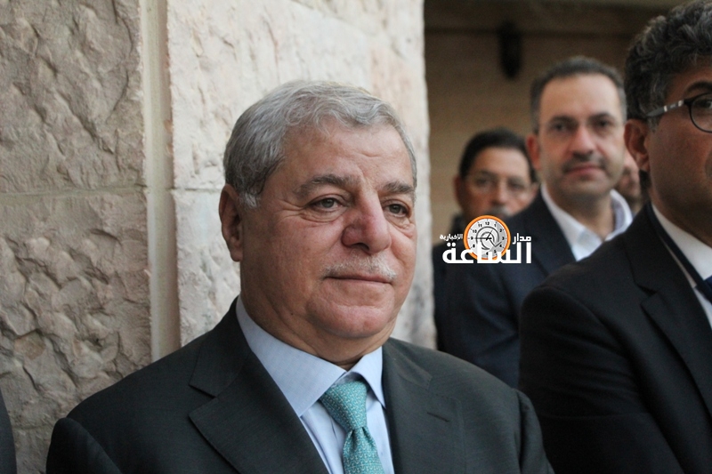 مواطن يفاجئ عون الخصاونة في دائرة