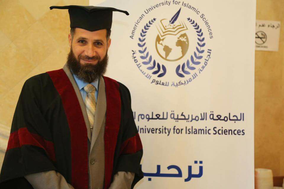 زايد حماد.. مبارك بكالوريوس الدراسات الاسلامية