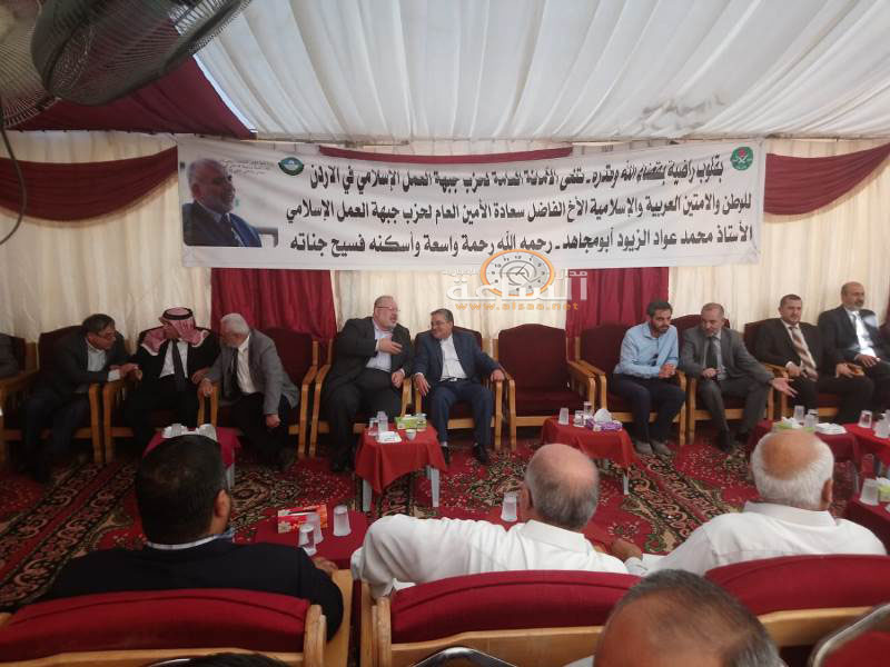 لقاء نادر بين السفير الايراني وقادة