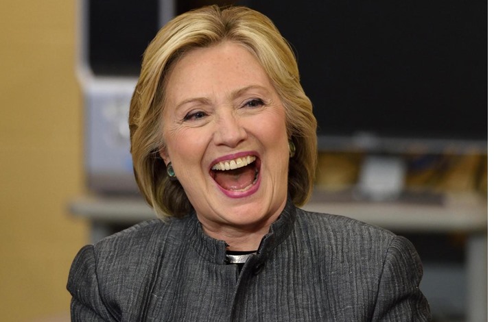 تغريدة قصيرة لـهيلاري تسخر فيها من