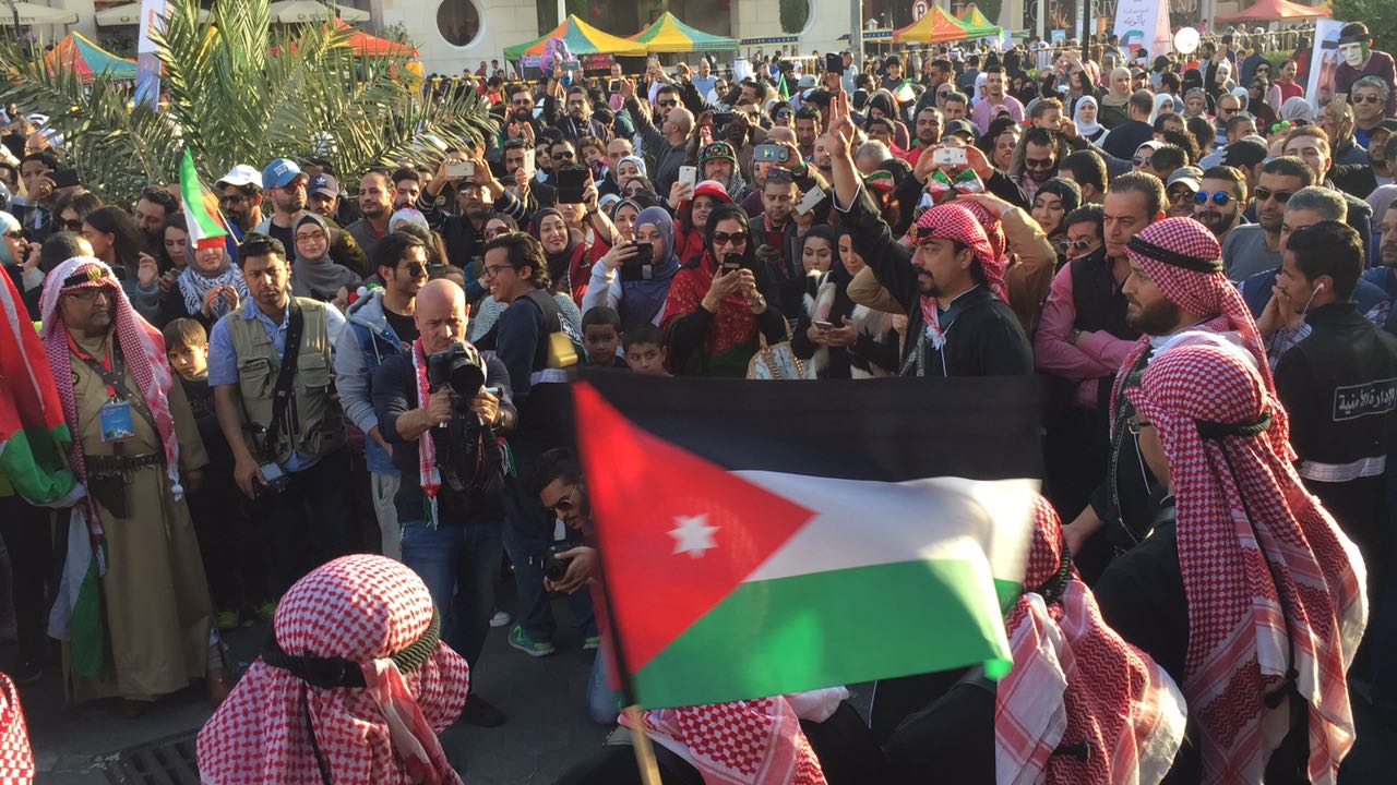 الأردنيون يشاركون باحتفالات هلا فبراير في