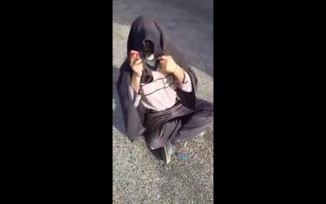 بالفيديو: أقوى ردة فعل لمواطن على