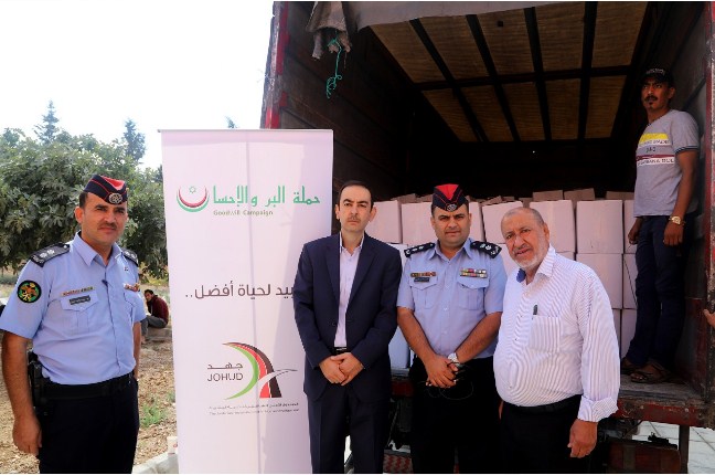 البر والاحسان توزع 660 طردا لاسر