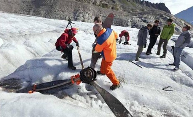 موجة الحر بأوروبا تكشف حطام طائرة