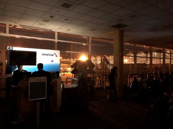 مطار «رونالد ريغان» يغرق في الظلام