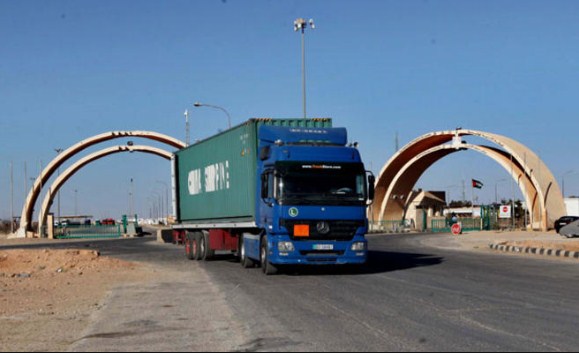 العراق: 713 شاحنة للنقل البري بين