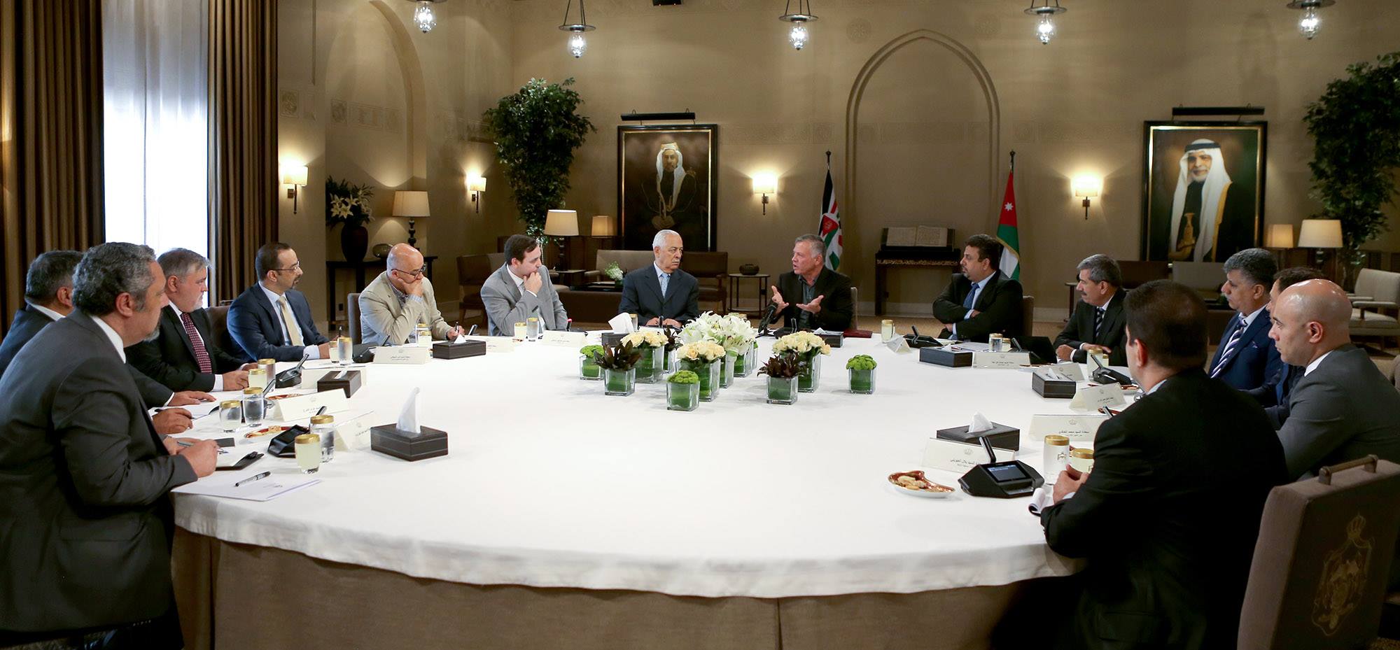 الملك: لا تصدقوا أحدا