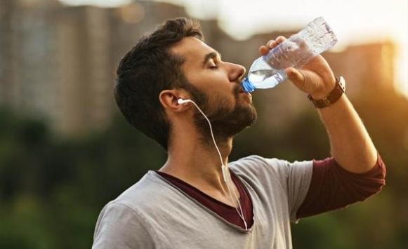 هل يساعد الماء على فقدان الوزن؟