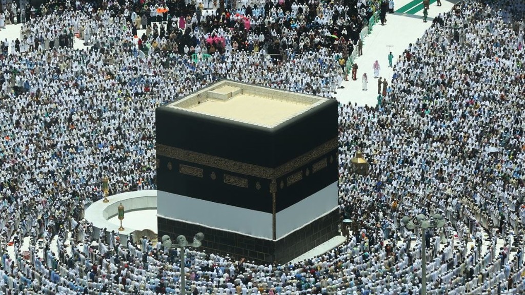 أكثر من مليوني مسلم يؤدون مناسك