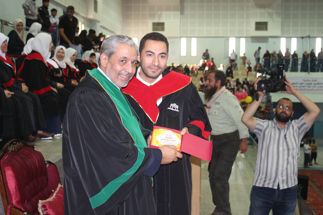 الدهيسات يخرج طالبات كلية المجتمع الإسلامي