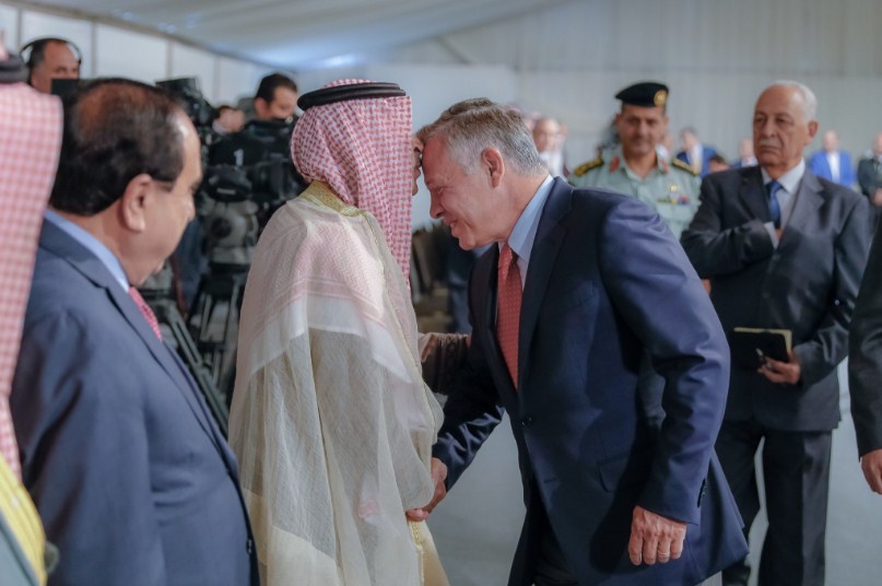 الملك يلتقي وجهاء وممثلي البادية الشمالية